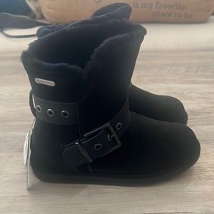 NEW WITH TAGS Women’s Emu Australia *Waterproof* Boots (Black) - Size 5